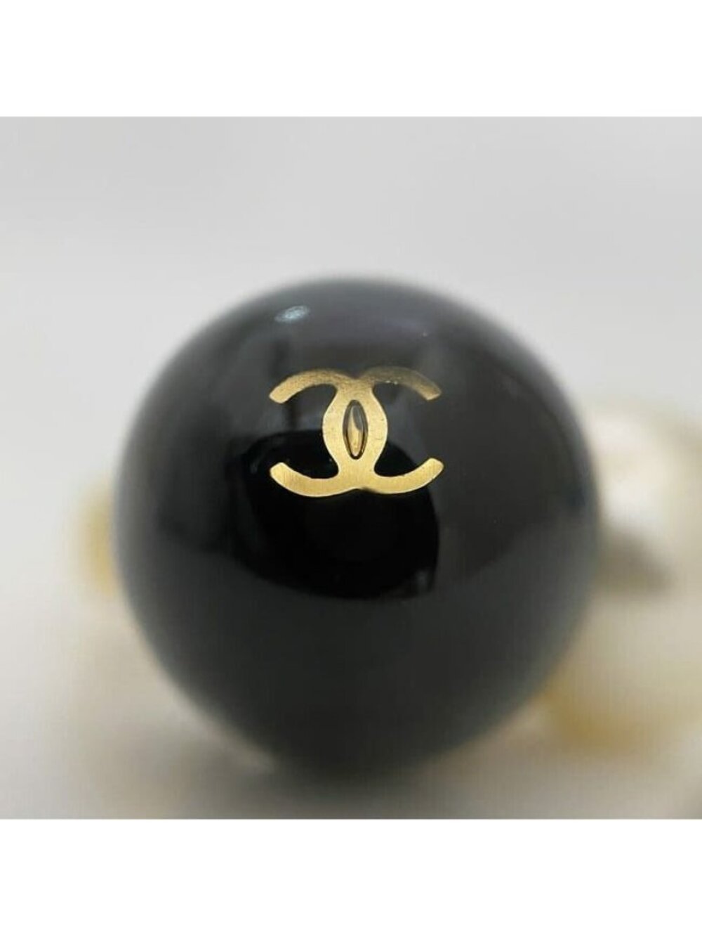 Chanel Pearl Ring Gold White Black - Picture 6 of 11